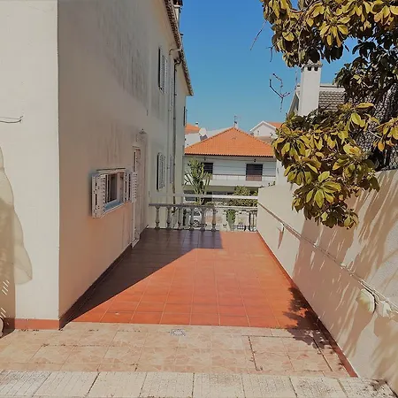 Guest house Caparica Quiet